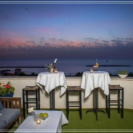 Bugrashov Beach 88 Hotel And Spa Тел Авив Екстериор снимка