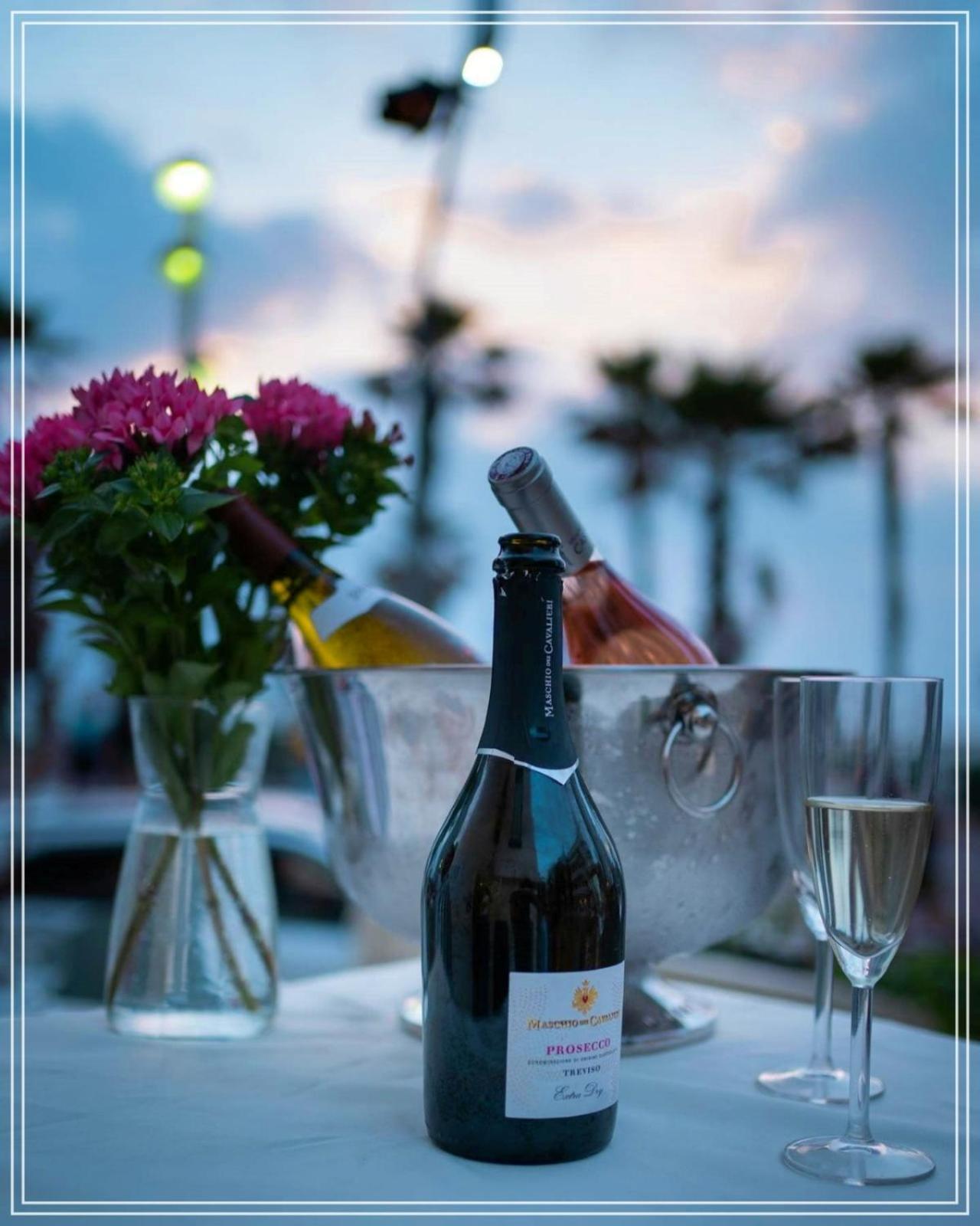Bugrashov Beach 88 Hotel And Spa Тел Авив Екстериор снимка